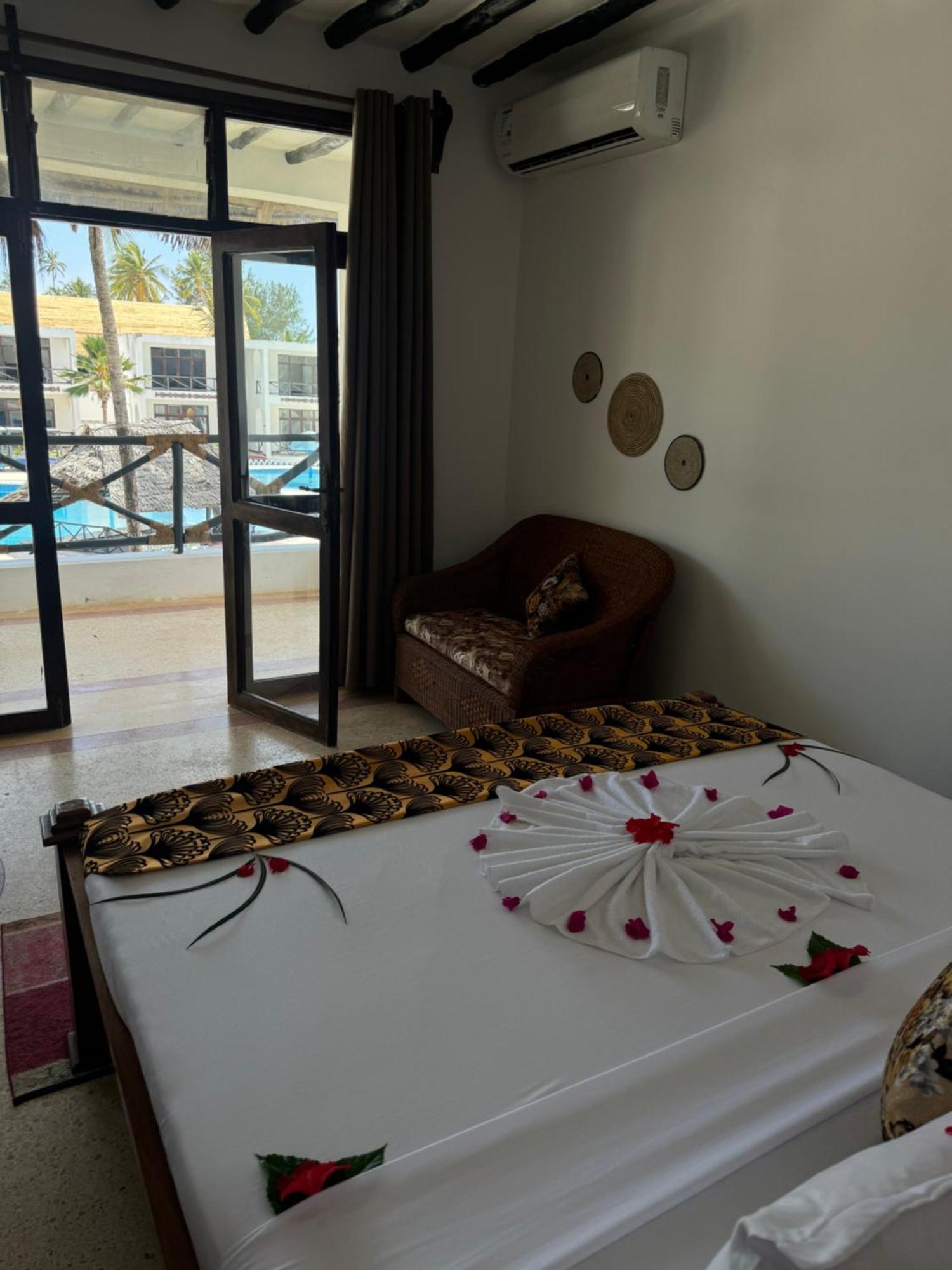 Zanzinite Beach Spa Hotel Zanzibar Exteriör bild